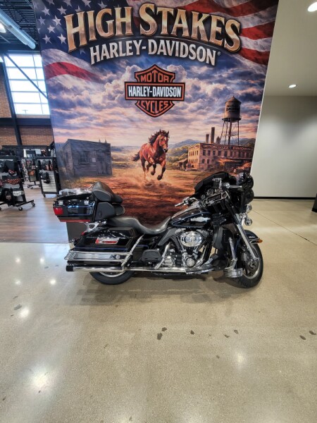 2008 Harley-Davidson® Electra Glide® Ultra Classic Peace Officer SE Vivid Black FLHTCU