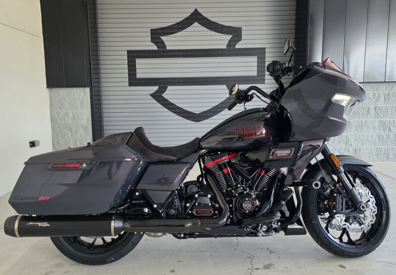 2026 Harley-Davidson® CVO Road Glide ST Inferno Gray