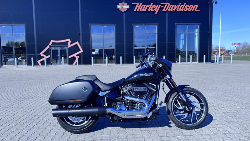 2019 Harley-Davidson® Sport Glide™ Vivid Black