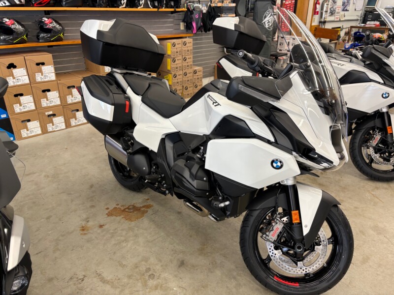 2026 BMW Motorrad R 1300 RT Alpine White 3
