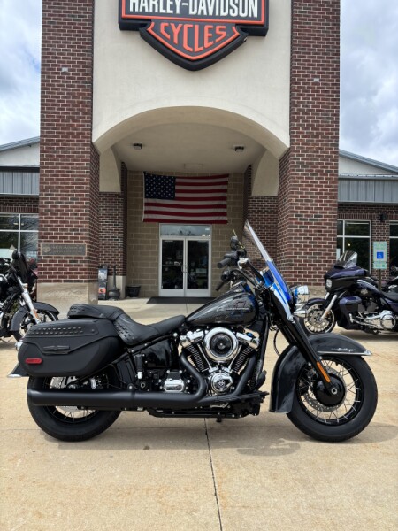 Harley-Davidson® Heritage Classic 2026 FLHC Midnight Ember w/Laced Wheels