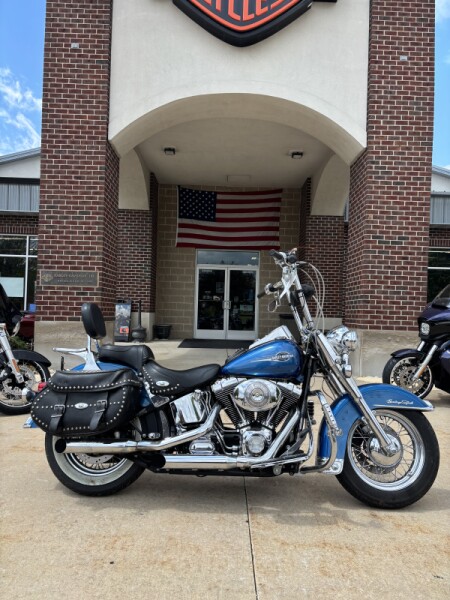 Harley-Davidson® Heritage Softail® Classic 2005 FLSTC Luxury Blue