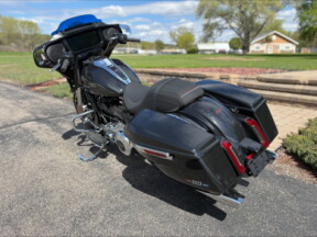 2026 Harley-Davidson® Street Glide® Midnight Ember Chrome Trim thumb 0