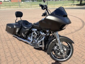 FLTRX 2020 Road Glide® thumb 2