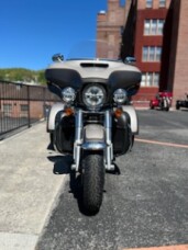 2023 Harley-Davidson® Tri Glide® Ultra FLHTCUTG thumb 0