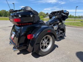 2011 Harley-Davidson® Tri Glide™ Ultra Classic® Black thumb 1