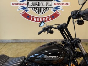 2018 Harley-Davidson® Street Bob® Vivid Black thumb 3