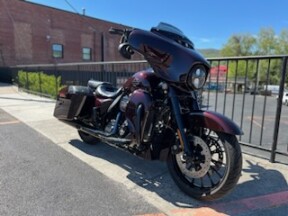 2019 Harley-Davidson® CVO™ Street Glide® FLHXSE thumb 1