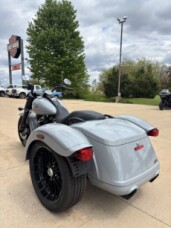 Harley-Davidson® Freewheeler™ 2024 FLRT BILLIARD GRAY W/ PINSTRIPE thumb 1