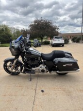 Harley-Davidson® Street Glide® 2026 FLHX Midnight Ember Chrome Trim thumb 0