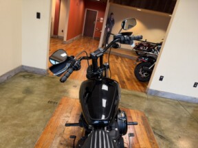 2018 Harley-Davidson® Street Bob® Vivid Black thumb 1