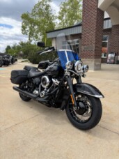 Harley-Davidson® Heritage Classic 2026 FLHC Midnight Ember w/Laced Wheels thumb 2