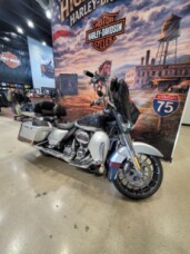2019 Harley-Davidson® CVO™ Street Glide® Charred Steel & Lightening Silver FLHXSE thumb 0