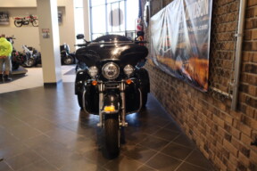 2010 Tri Glide® Ultra Classic® (FLHTCUTG) thumb 0