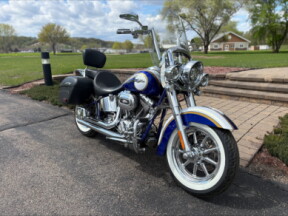 2014 Harley-Davidson® CVO™ Softail® Deluxe White Gold Pearl & Deep Cobalt Pearl thumb 3