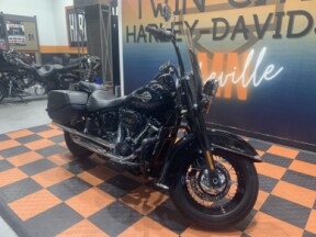 2019 Harley-Davidson Heritage Classic 114 FLHCS thumb 2
