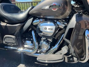 2023 Harley-Davidson® Tri Glide® Ultra FLHTCUTG thumb 3