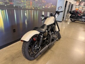 XL 883N 2022 Iron 883™ thumb 0