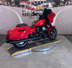2026 FLTRX Road Glide® thumb 3