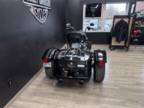 2019 Harley-Davidson® Freewheeler® thumb 1