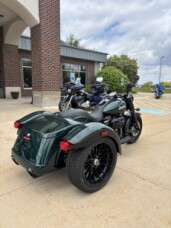 Harley-Davidson® Freewheeler™ 2024 FLRT ALPINE GRN/BLK thumb 3