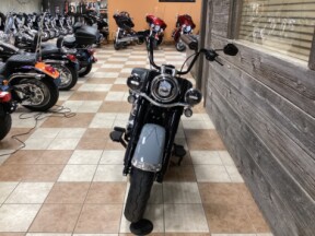 2026 Harley-Davidson® Heritage Classic Dark Billiard Gray Black Cast Wheels thumb 3