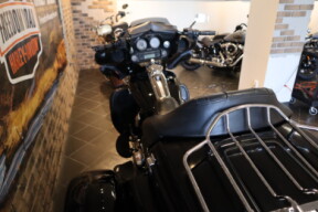 2010 Tri Glide® Ultra Classic® (FLHTCUTG) thumb 2