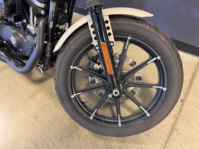 XL 883N 2022 Iron 883™ thumb 2