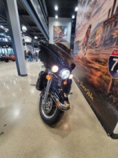 2008 Harley-Davidson® Electra Glide® Ultra Classic Peace Officer SE Vivid Black FLHTCU thumb 1
