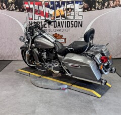 2017 FLHR Road King® thumb 1