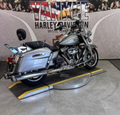 2017 FLHR Road King® thumb 3