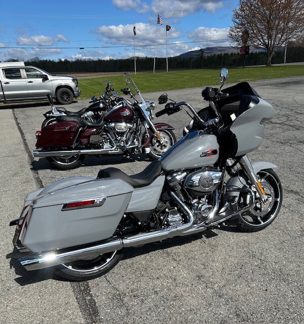 2026 Harley-Davidson® Road Glide® Dark Billiard Gray Chrome Trim