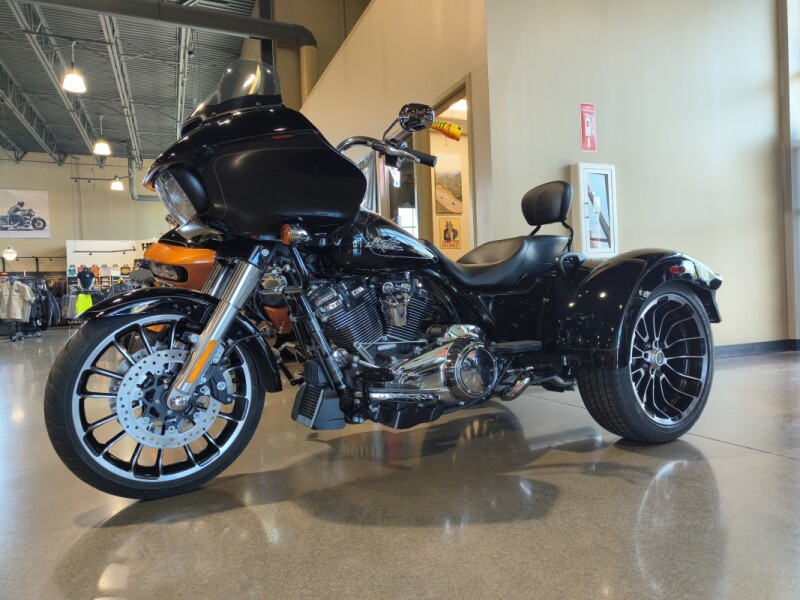 2023 Harley-Davidson® Road Glide® 3 Vivid Black