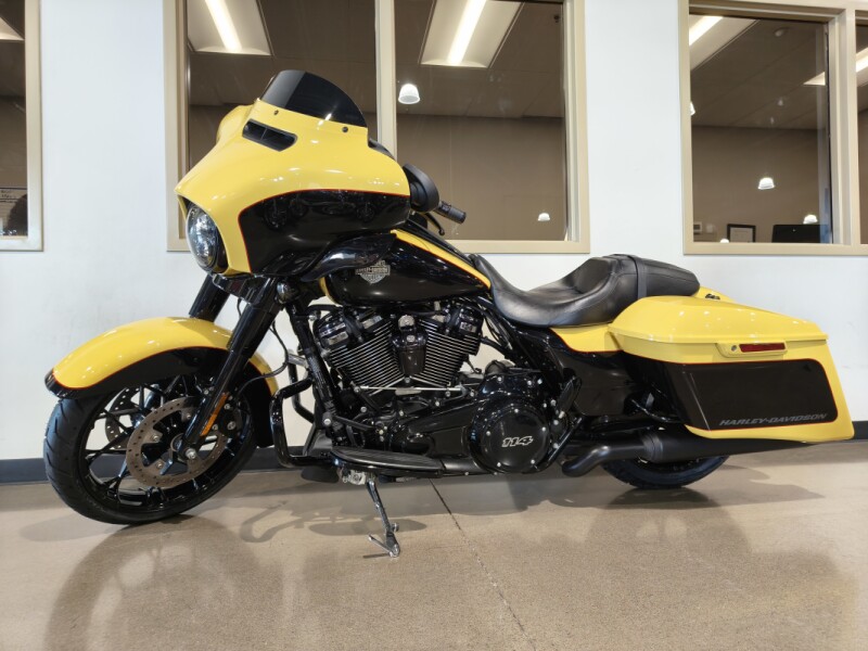 2023 Harley-Davidson® Street Glide® Special Industrial Yellow/Vivid Black - Black Finish