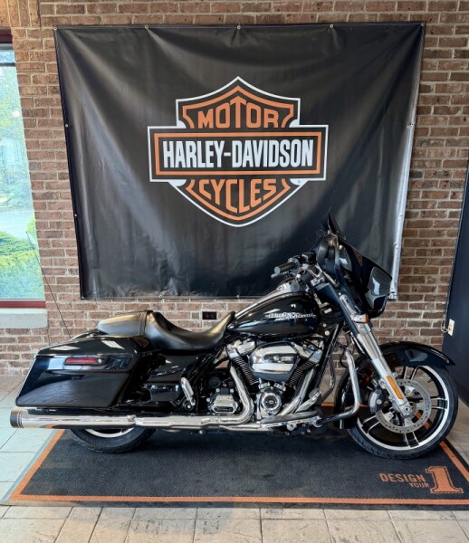 2018 Harley-Davidson® Street Glide® Vivid Black