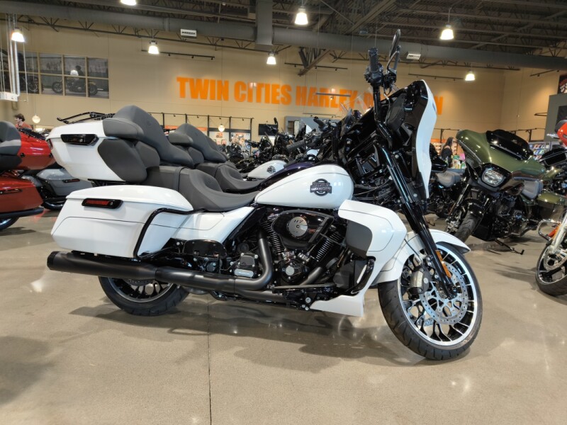 2026 Harley-Davidson® Street Glide Limited White Onyx Pearl Black Trim