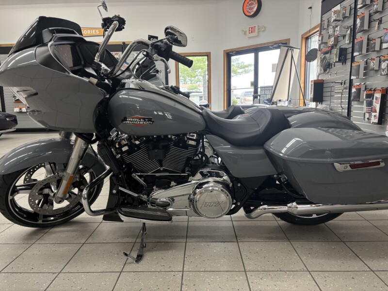 2026 Harley-Davidson® Road Glide® Dark Billiard Gray Chrome Trim