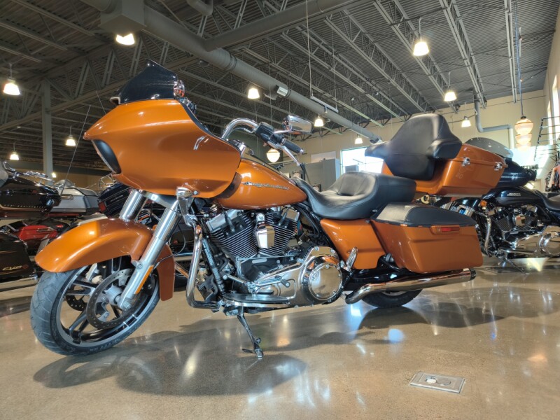 2015 Harley-Davidson® Road Glide® Amber Whiskey
