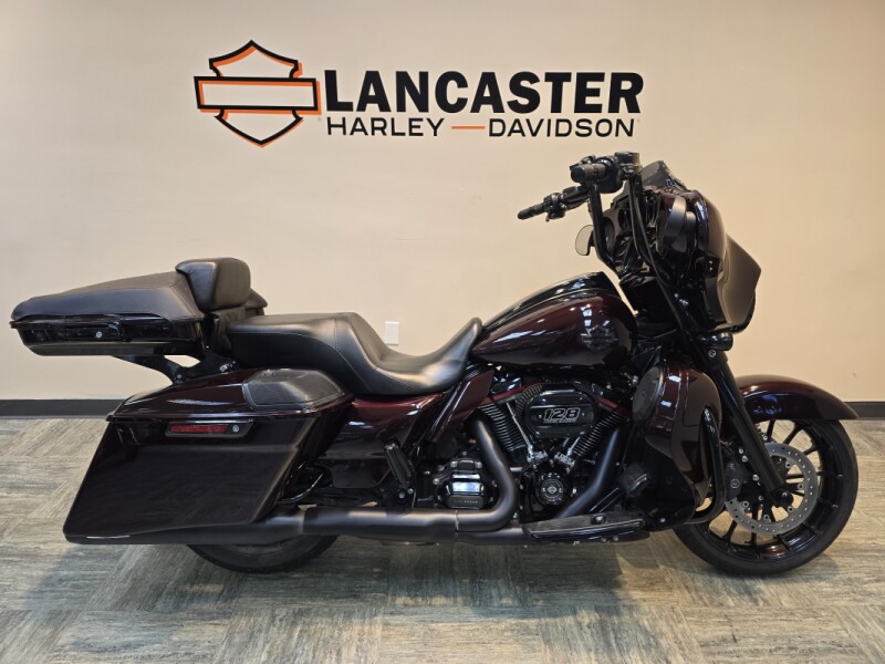 2019 Harley-Davidson® CVO™ Street Glide® Black Forest & Wineberry FLHXSE
