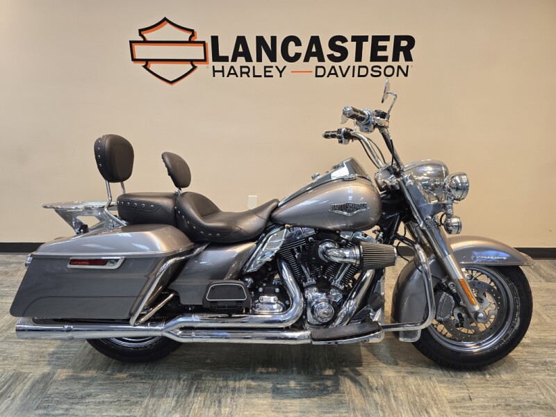 2016 Harley-Davidson® Road King® Billet Silver FLHR