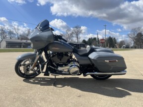 2026 Harley-Davidson® Street Glide® Dark Billiard Gray Chrome Solo Cast Wheels thumb 0