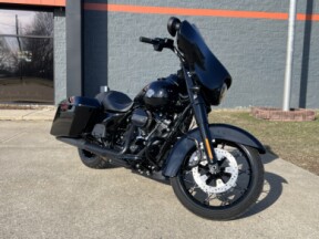 2022 Harley-Davidson® Street Glide® Special Vivid Black - Black Finish thumb 3
