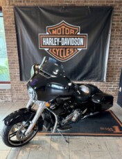 2018 Harley-Davidson® Street Glide® Vivid Black thumb 1