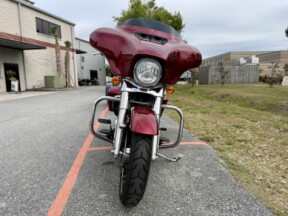 2017 Harley-Davidson® Street Glide® FLHX thumb 2