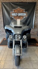 2021 Harley-Davidson® Tri Glide® Ultra Gauntlet Gray Metallic/Vivid Black thumb 2