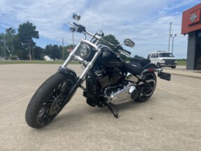 2025 Harley-Davidson® Breakout™ Vivid Black thumb 1