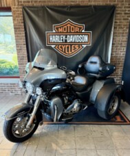 2021 Harley-Davidson® Tri Glide® Ultra Gauntlet Gray Metallic/Vivid Black thumb 1