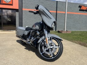 2026 Harley-Davidson® Street Glide® Dark Billiard Gray Chrome Solo Cast Wheels thumb 3