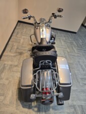 2016 Harley-Davidson® Road King® Billet Silver FLHR thumb 1
