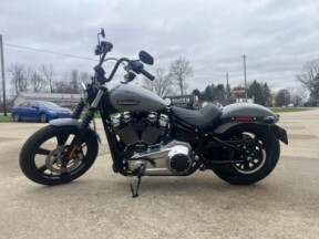 2026 Harley-Davidson® Street Bob® Dark Billiard Gray Chrome Solo Cast Wheels thumb 0